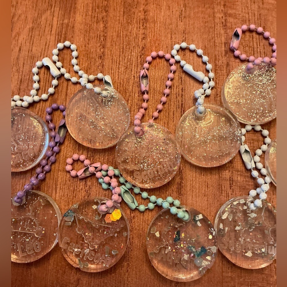 Lot of 11 Hand Poured Resin Key rings, Great Lot! - Picture 2 of 4